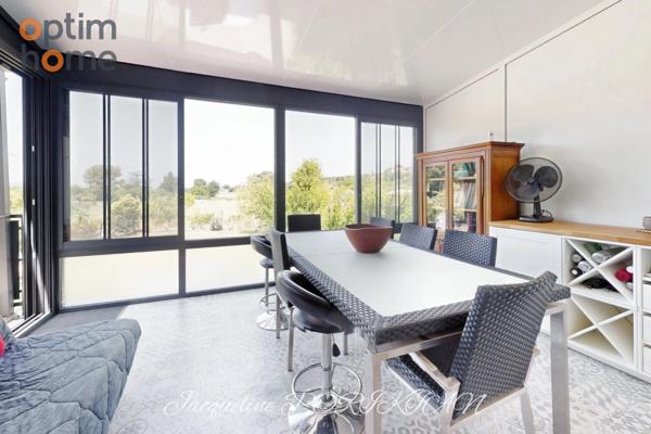 Maison de ville de 1900 avec grand jardin et dépendances.