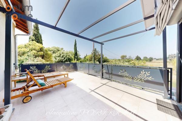 Maison de ville de 1900 avec grand jardin et dépendances.