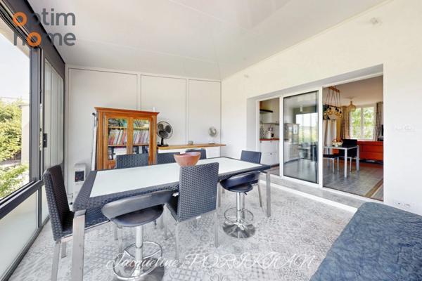 Maison de ville de 1900 avec grand jardin et dépendances.