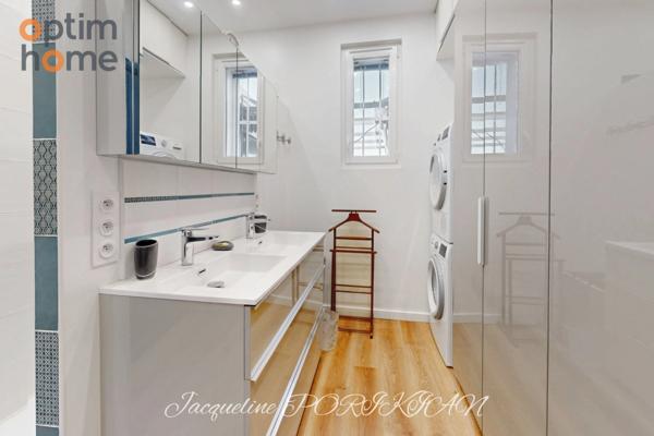 Maison de ville de 1900 avec grand jardin et dépendances.