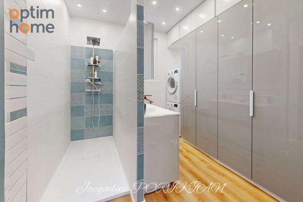 Maison de ville de 1900 avec grand jardin et dépendances.