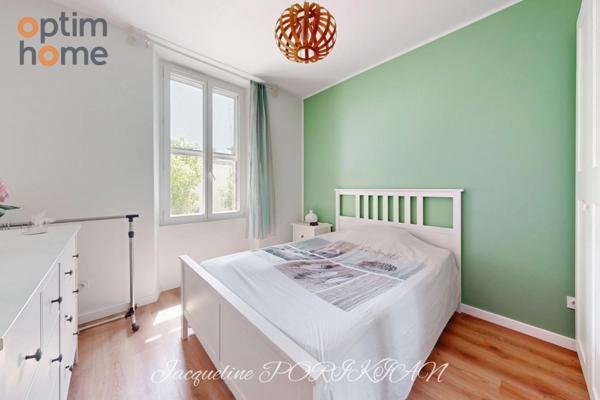 Maison de ville de 1900 avec grand jardin et dépendances.