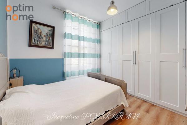 Maison de ville de 1900 avec grand jardin et dépendances.