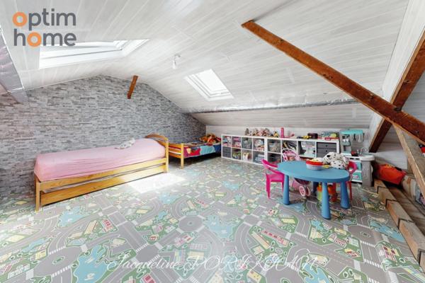 Maison de ville de 1900 avec grand jardin et dépendances.