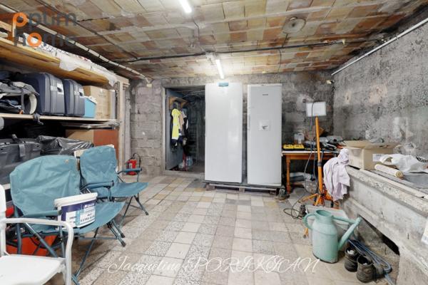 Maison de ville de 1900 avec grand jardin et dépendances.