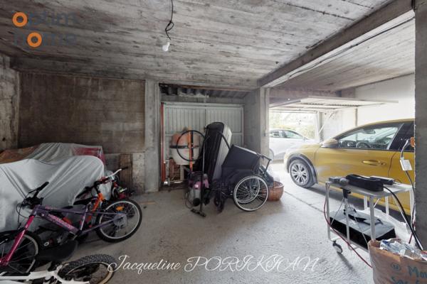 Maison de ville de 1900 avec grand jardin et dépendances.