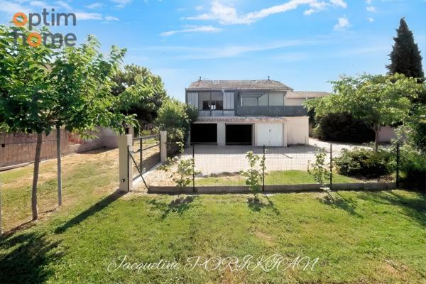 Maison de ville de 1900 avec grand jardin et dépendances.