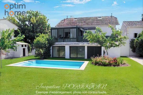 Maison de ville de 1900 avec grand jardin et dépendances.