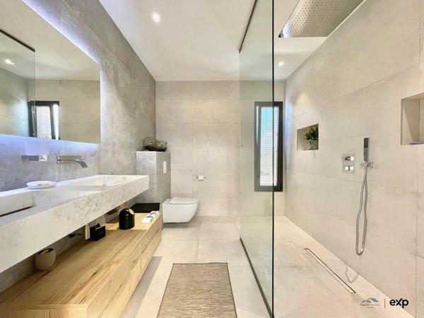 VILLA DE STANDING RECENTE PROCHE SAINT-PIERRE