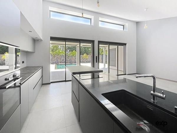 VILLA DE STANDING RECENTE PROCHE SAINT-PIERRE