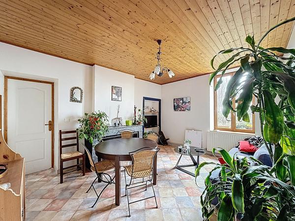Appartement 4 pièce(s), DE 85M2 PLUS 43M2 de combles pouvant etre aménageables