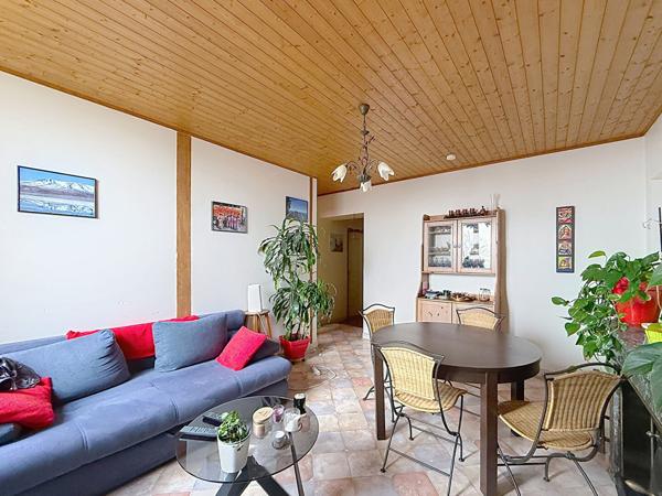 Appartement 4 pièce(s), DE 85M2 PLUS 43M2 de combles pouvant etre aménageables