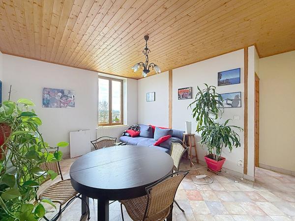 Appartement 4 pièce(s), DE 85M2 PLUS 43M2 de combles pouvant etre aménageables