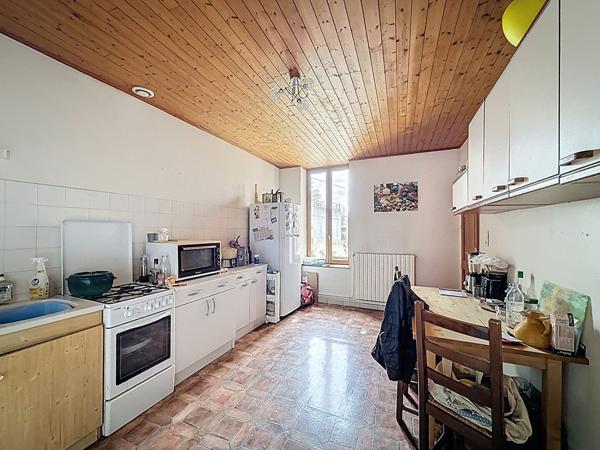 Appartement 4 pièce(s), DE 85M2 PLUS 43M2 de combles pouvant etre aménageables