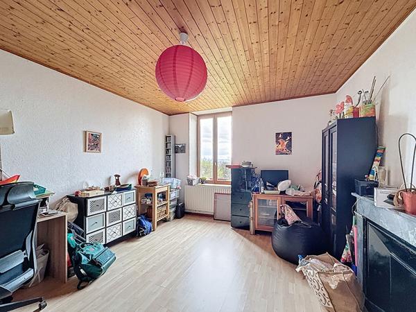 Appartement 4 pièce(s), DE 85M2 PLUS 43M2 de combles pouvant etre aménageables