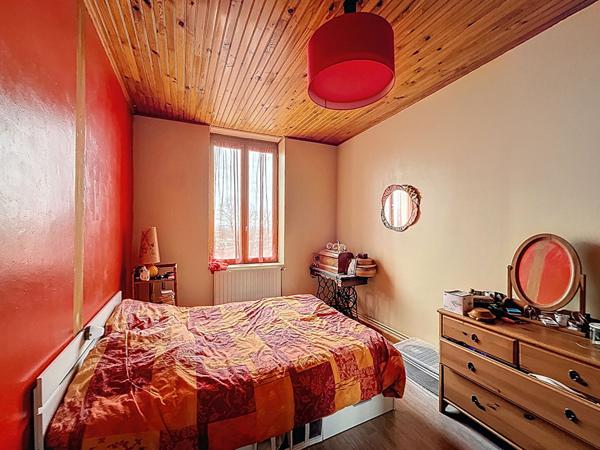 Appartement 4 pièce(s), DE 85M2 PLUS 43M2 de combles pouvant etre aménageables