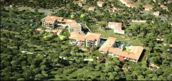 APPARTEMENT AVEC TERRASSE ET JARDIN A 5 MIN DE LA ROTONDE