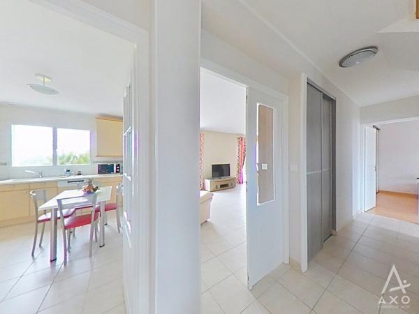 Maison familiale avec vie de plain-pied  130 m²  Double garage  12 min de Saint-Lô