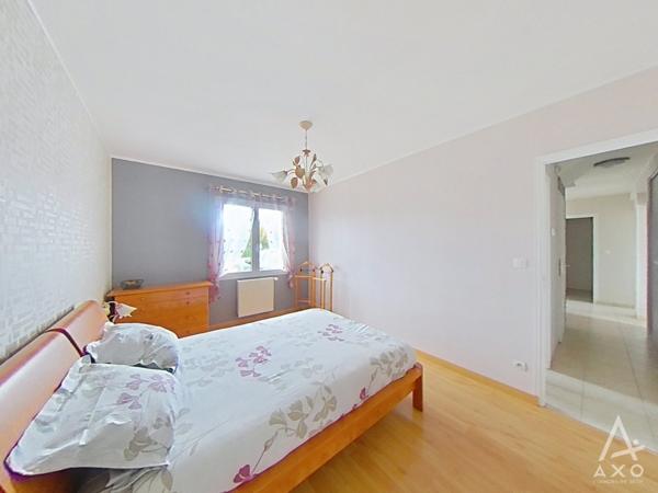 Maison familiale avec vie de plain-pied  130 m²  Double garage  12 min de Saint-Lô
