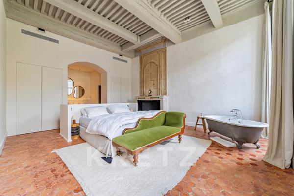 Hôtel Particulier du XVIIe siècle entièrement restauré en coeur de village