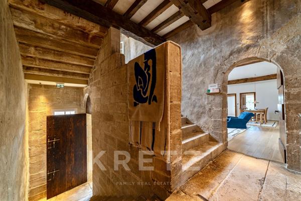 Hôtel Particulier du XVIIe siècle entièrement restauré en coeur de village