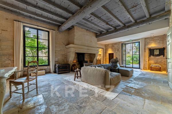 Hôtel Particulier du XVIIe siècle entièrement restauré en coeur de village