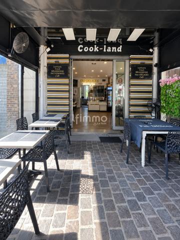Fond de commerce avec belle visibilité et terrasse de 18 M²