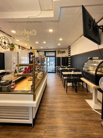 Fond de commerce avec belle visibilité et terrasse de 18 M²