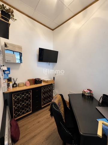 Fond de commerce avec belle visibilité et terrasse de 18 M²