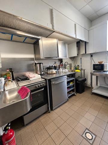 Fond de commerce avec belle visibilité et terrasse de 18 M²