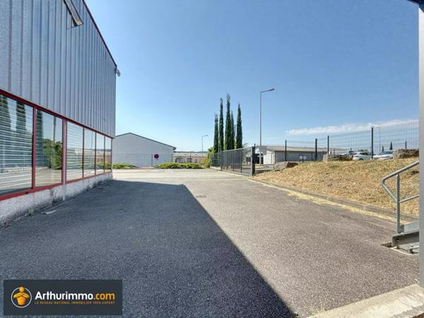 Location Local commercial 300 m2 à La Tour-du-Pin