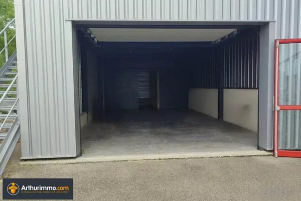 Location Local commercial 300 m2 à La Tour-du-Pin