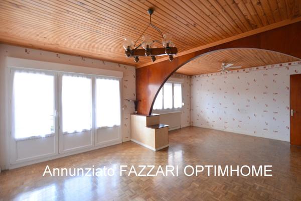 À vendre : Spacieuse maison à Stenay – Rue calme, proche centre-ville – Frontière Belgique / Luxembourg 📍 Stenay (55700) – Meuse – Région Grand Est