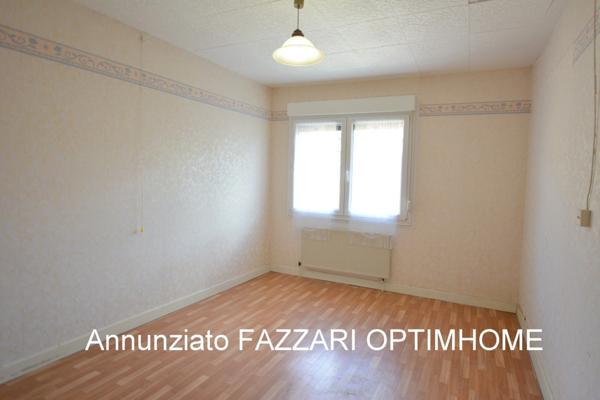 À vendre : Spacieuse maison à Stenay – Rue calme, proche centre-ville – Frontière Belgique / Luxembourg 📍 Stenay (55700) – Meuse – Région Grand Est