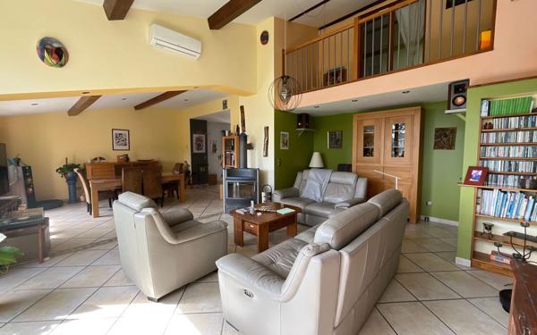 Maison à vendre    7 pièces • 240 m2 Saint-Donat-sur-l'Herbasse