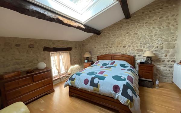 Maison à vendre    7 pièces • 240 m2 Saint-Donat-sur-l'Herbasse