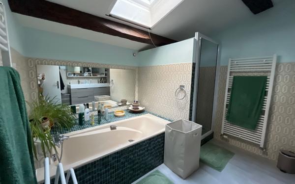 Maison à vendre    7 pièces • 240 m2 Saint-Donat-sur-l'Herbasse