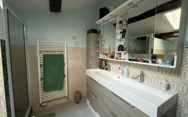 Maison à vendre    7 pièces • 240 m2 Saint-Donat-sur-l'Herbasse