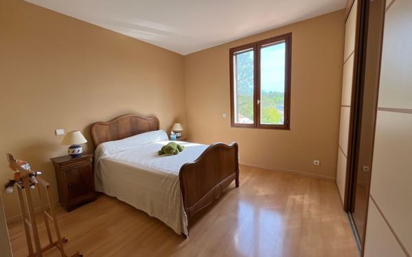 Maison à vendre    7 pièces • 240 m2 Saint-Donat-sur-l'Herbasse