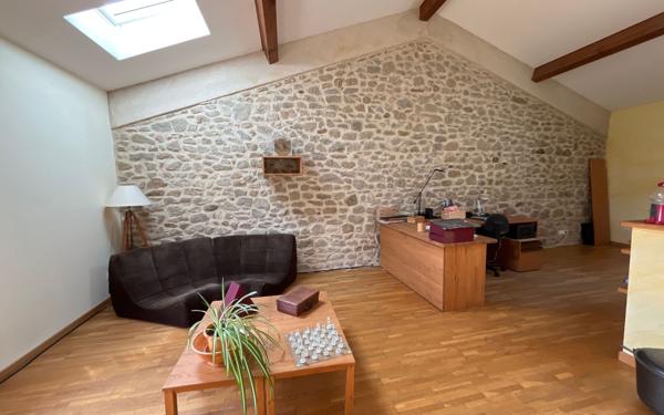 Maison à vendre    7 pièces • 240 m2 Saint-Donat-sur-l'Herbasse