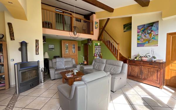 Maison à vendre    7 pièces • 240 m2 Saint-Donat-sur-l'Herbasse