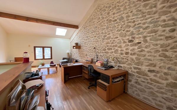 Maison à vendre    7 pièces • 240 m2 Saint-Donat-sur-l'Herbasse