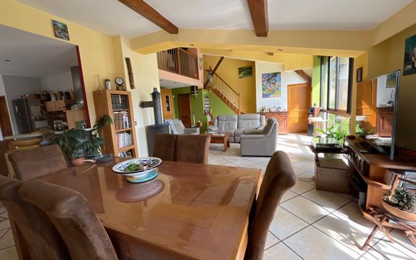 Maison à vendre    7 pièces • 240 m2 Saint-Donat-sur-l'Herbasse