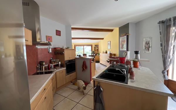 Maison à vendre    7 pièces • 240 m2 Saint-Donat-sur-l'Herbasse