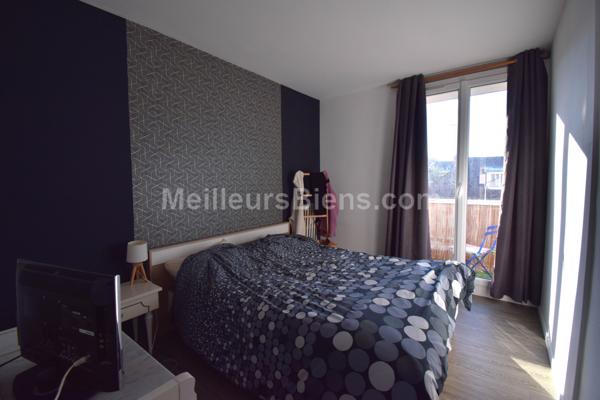 Appartement 2 chambres avec balcon, cave et parking