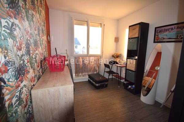 Appartement 2 chambres avec balcon, cave et parking