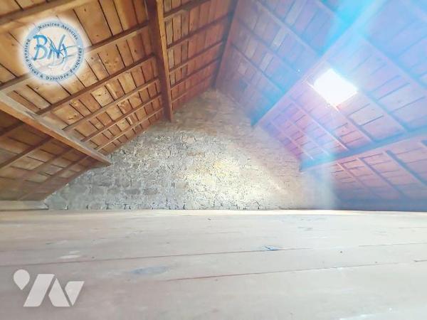 Secteur LANRIEC.

Cette maison mitoyenne, des années 70 offre une distribution fonctionnelle ...