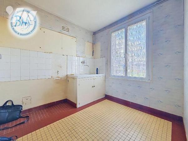 Secteur LANRIEC.

Cette maison mitoyenne, des années 70 offre une distribution fonctionnelle ...