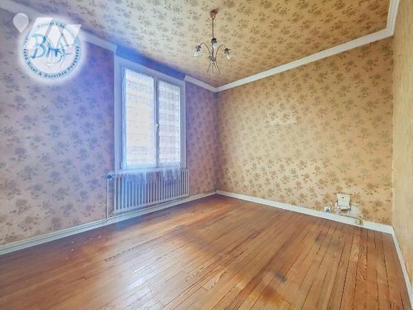 Secteur LANRIEC.

Cette maison mitoyenne, des années 70 offre une distribution fonctionnelle ...