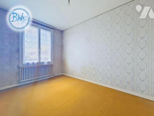 Secteur LANRIEC.

Cette maison mitoyenne, des années 70 offre une distribution fonctionnelle ...